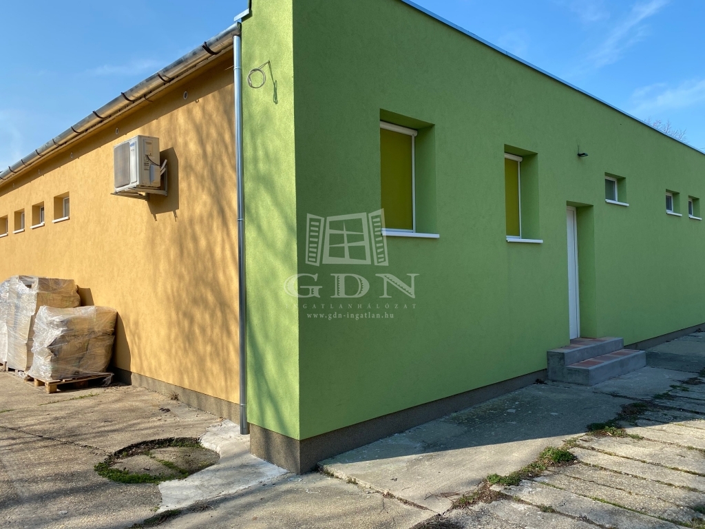 For sale Komárom Commercial - Commercial premises